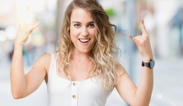 نشانه هایی که نشان می دهد شریک شما در رابطه راضی نیست