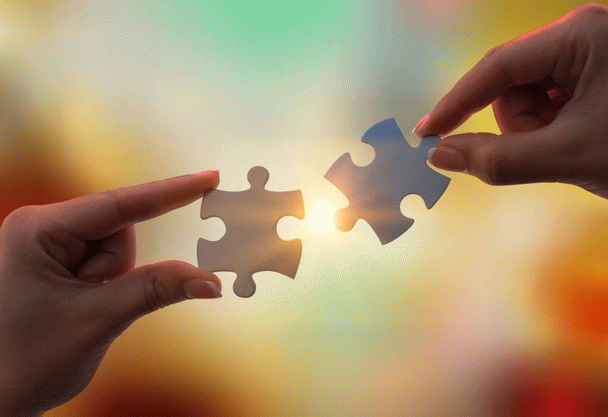 آموزش جذب مخاطب هدف: چکیده تجربیات نی نی سایت در سال 1404 (33 مورد، 7 نکته تکمیلی و سوالات متداول)